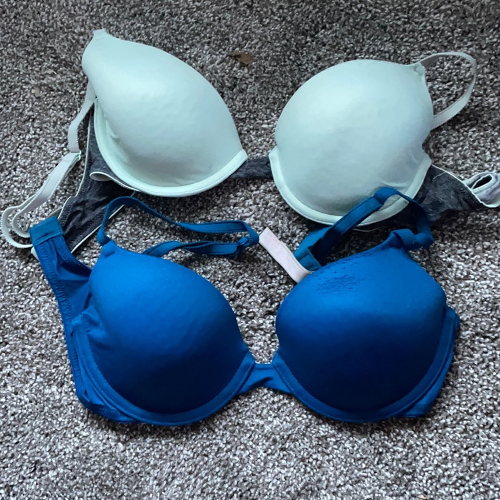 Pink Victoria secret bras